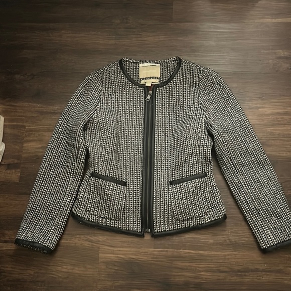 Banana Republic Jackets & Blazers - Banana Republic Women’s Tweed & Faux Leather Trim Blazer - Size 4